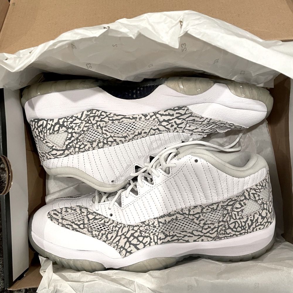 Jordan 11 Retro Low IE Cobalt 2015